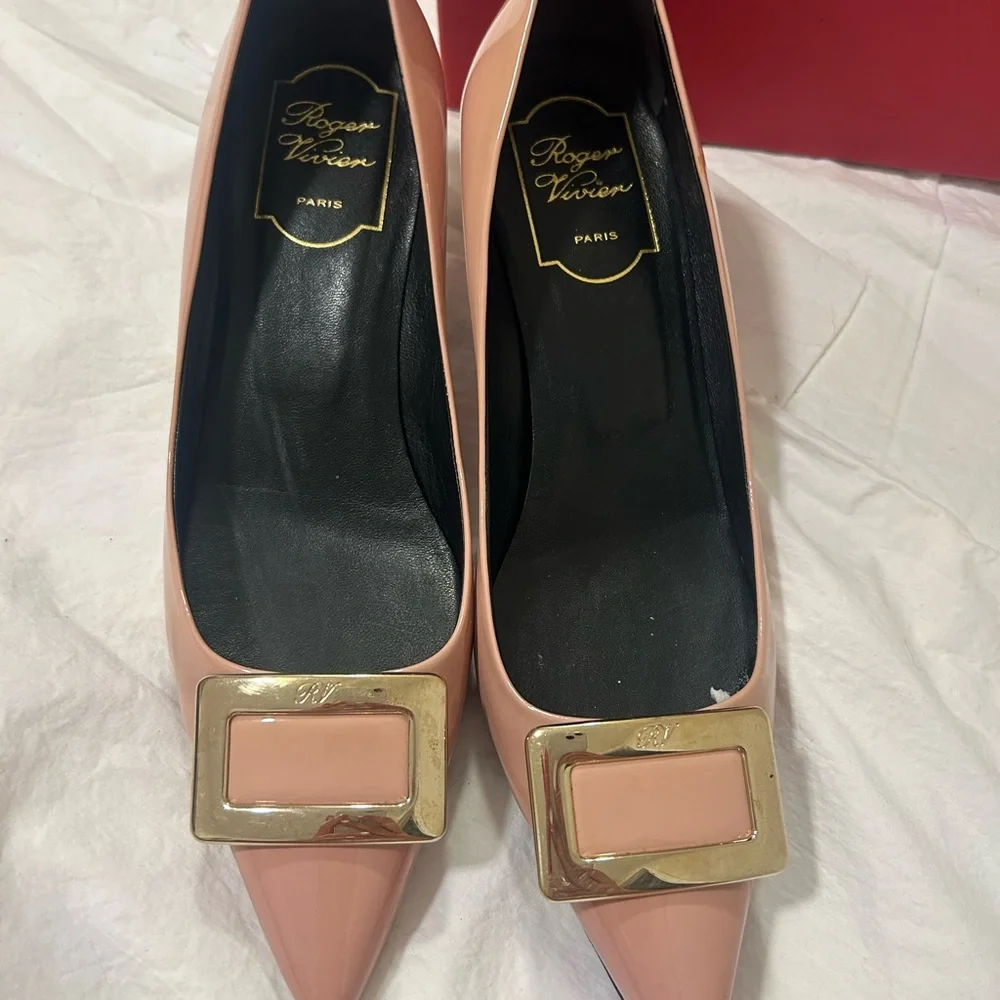 Roger Vivier Blush Pink Heels with Gold Buckle - Picture 2 of 9